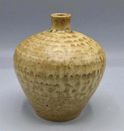 Kasama pottery bulbous vase - bulbous,